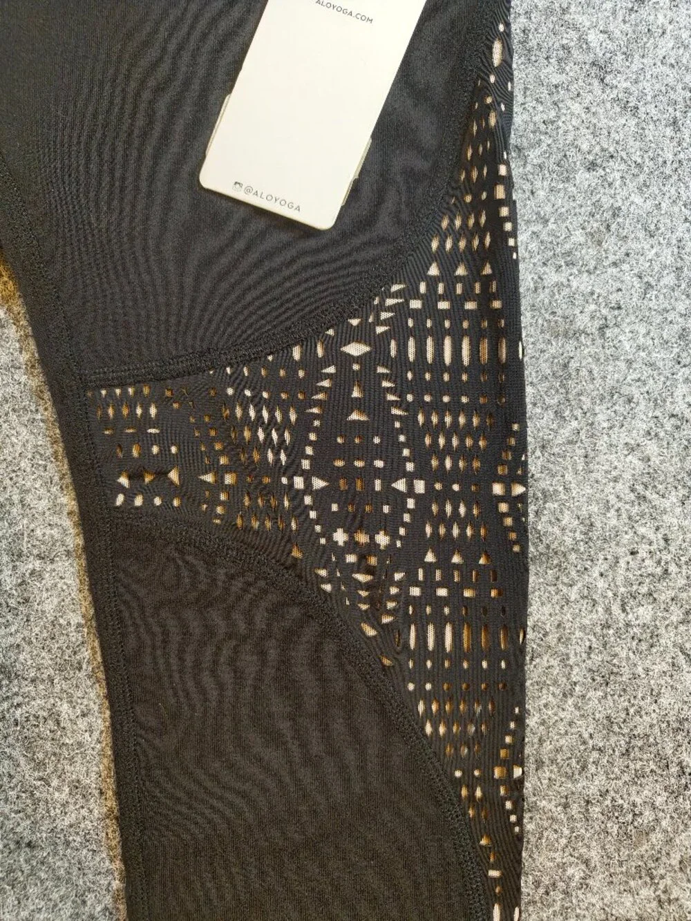 NWT Alo Yoga West Coast Legging – Black Small – Laser Cut Airbrush
